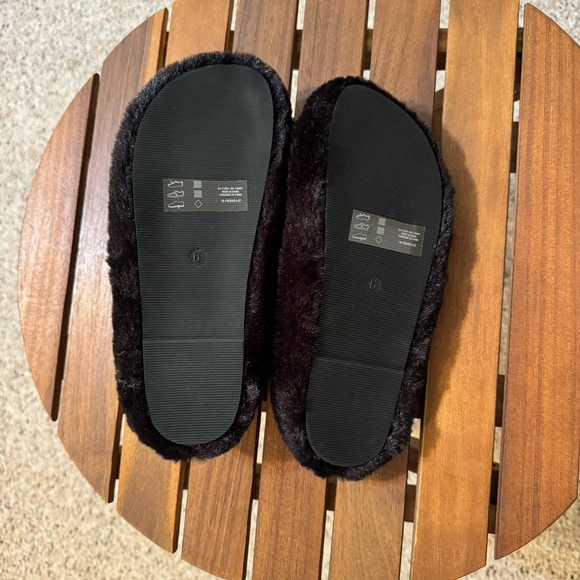 Ardene Women’s Faux Fur Slide Slippers /NWT - Picture 3 of 5
